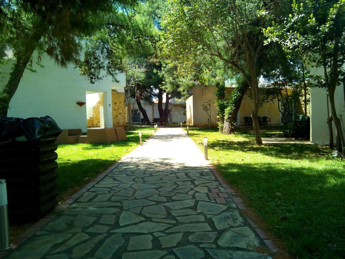 Marzi Beach And Bungalows Hotel Kokkónion Buitenkant foto