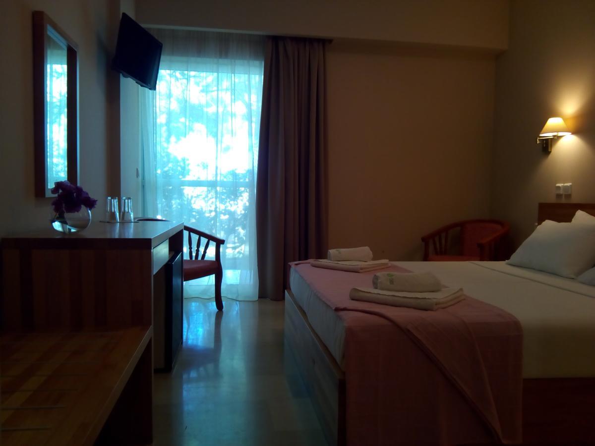 Marzi Beach And Bungalows Hotel Kokkónion Buitenkant foto