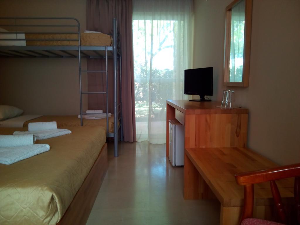Marzi Beach And Bungalows Hotel Kokkónion Kamer foto